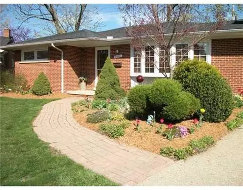 2001 Brampton Ct, Ann Arbor, MI 48103 photo 2