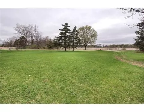 8675 Pingree, Pinckney, MI 48169 photo 2