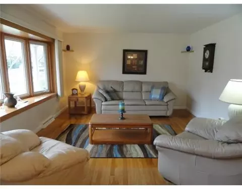 2012 Brampton Ct, Ann Arbor, MI 48103 photo 2