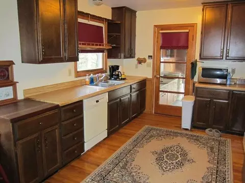 1010 Gady, Adrian, MI 49221 photo 2