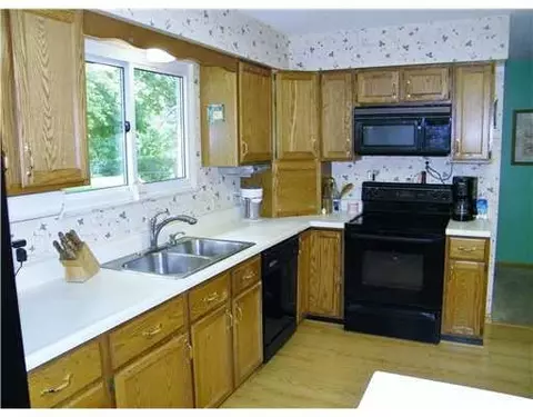 706 Spring St, Tecumseh, MI 49286 photo 6