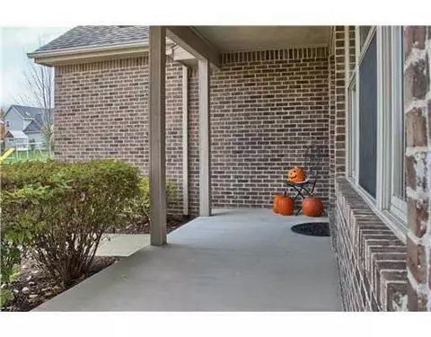 593 E Castlebury, Saline, MI 48176 photo 2