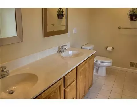 593 E Castlebury, Saline, MI 48176 photo 18