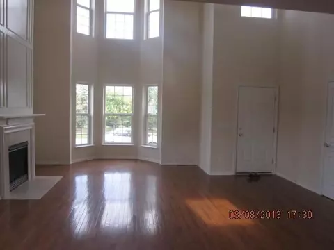 2136 Paddock Ln, Canton, MI 48188 photo 3