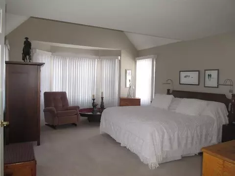 367 E Castlebury Cir, Saline, MI 48176 photo 10
