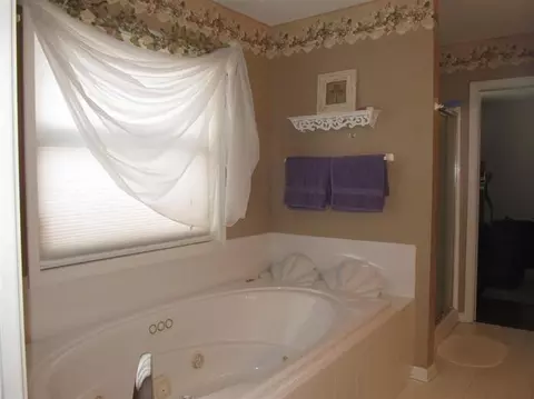 367 E Castlebury Cir, Saline, MI 48176 photo 12