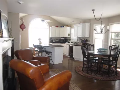 367 E Castlebury Cir, Saline, MI 48176 photo 5