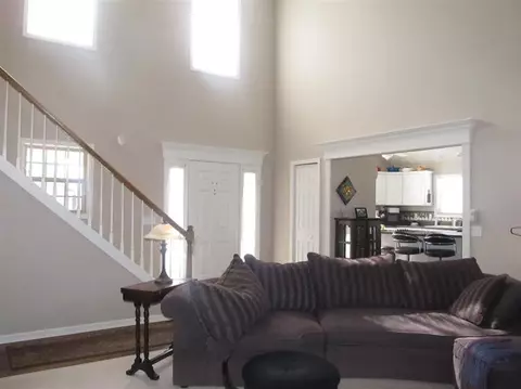 367 E Castlebury Cir, Saline, MI 48176 photo 2