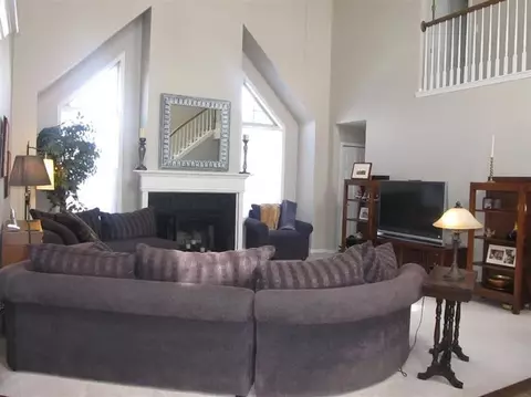367 E Castlebury Cir, Saline, MI 48176 photo 8