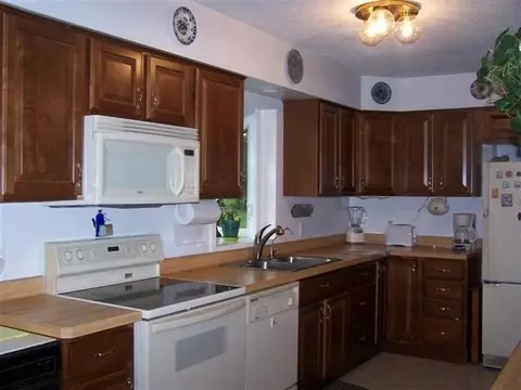 868 W Willis, Saline, MI 48176 photo 3