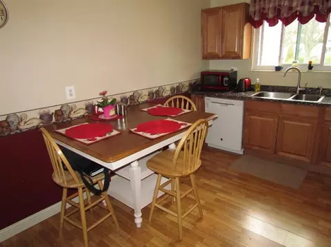 43518 Champlain Ct, Canton, MI 48188 photo 3