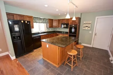 2215 Crouch, Jackson, MI 49201 photo 2