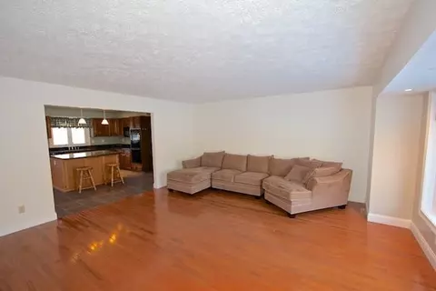 2215 Crouch, Jackson, MI 49201 photo 3