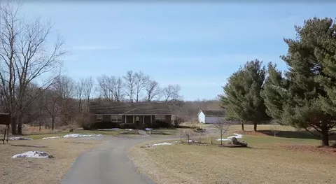 21231 Kaiser, Gregory, MI 48137 photo 2