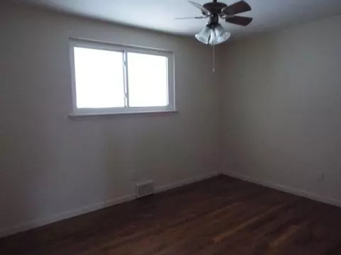 38011 Castle Dr, Romulus, MI 48174 photo 11