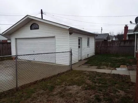 38011 Castle Dr, Romulus, MI 48174 photo 5
