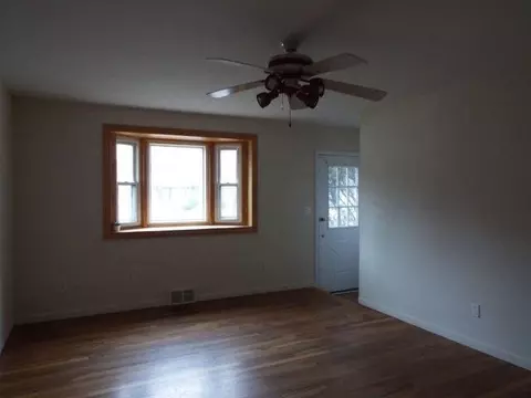 38011 Castle Dr, Romulus, MI 48174 photo 10