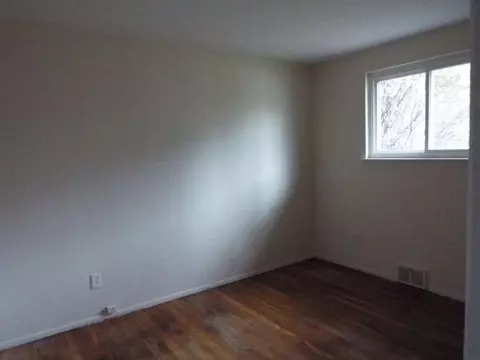 38011 Castle Dr, Romulus, MI 48174 photo 13