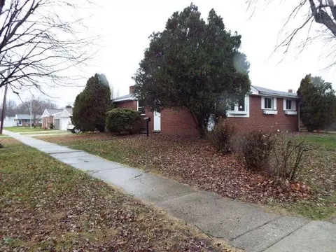 38011 Castle Dr, Romulus, MI 48174 photo 3