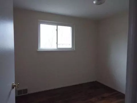 38011 Castle Dr, Romulus, MI 48174 photo 12