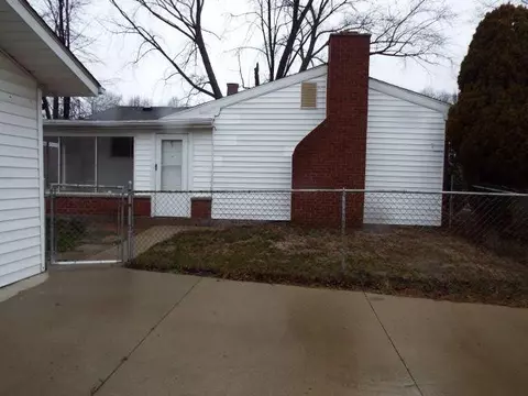 38011 Castle Dr, Romulus, MI 48174 photo 4