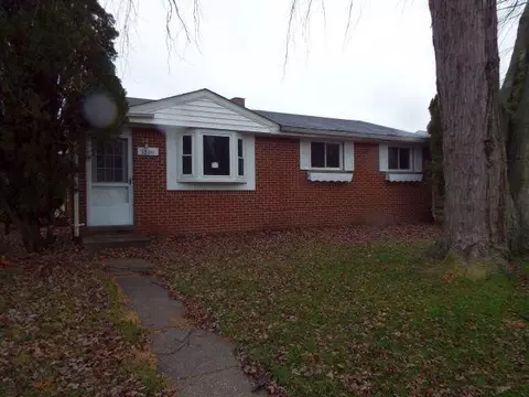 38011 Castle Dr, Romulus, MI 48174 photo 2