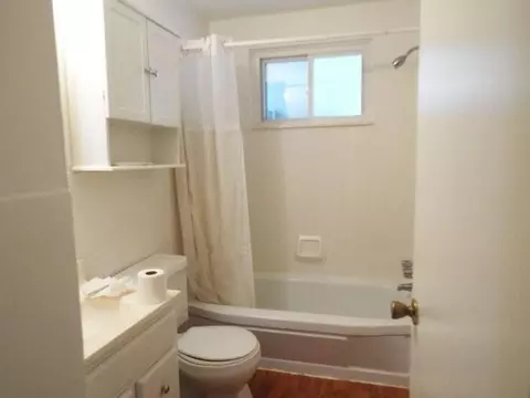38011 Castle Dr, Romulus, MI 48174 photo 14