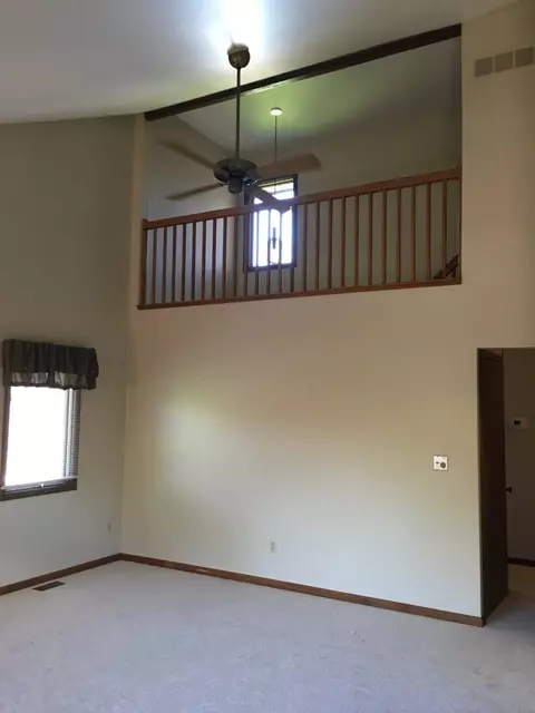 570 Echo Ct, Saline, MI 48176 photo 2