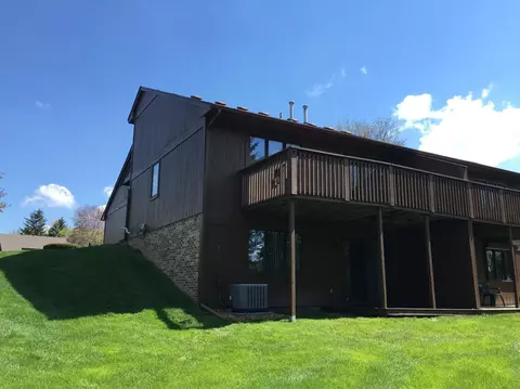 570 Echo Ct, Saline, MI 48176 photo 1