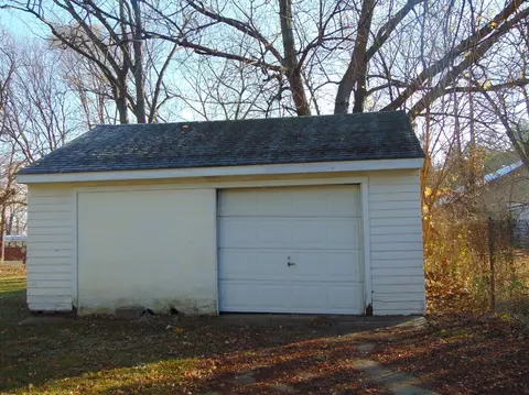 205 Ridgeway Rd, Jackson, MI 49202 photo 2