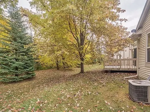 33060 Forest Park Dr, Wayne, MI 48184 photo 7