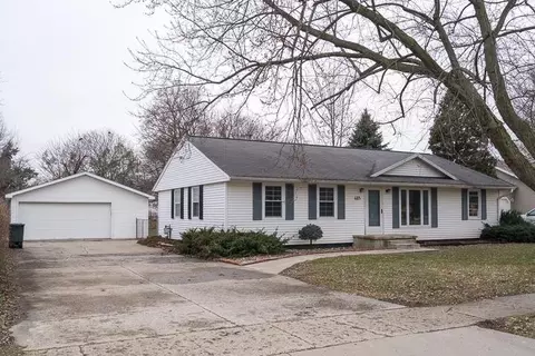 605 S Adrian St, Tecumseh, MI 49286 photo 1