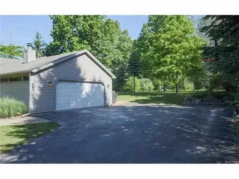 8348 Walsh Rd, Dexter, MI 48130 photo 2