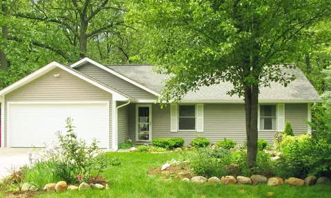 10674 Wolverine Dr, Pinckney, MI 48169 photo 1