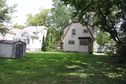 408 Gilbert St, Jackson, MI 49202 photo 2