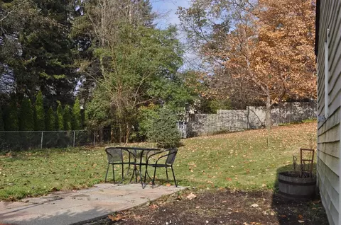 719 Brookside Dr, Ann Arbor, MI 48105 photo 2