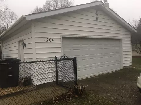 1204 E Vly, Adrian, MI 49221 photo 4