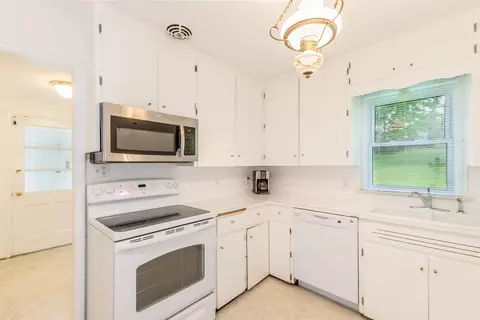 2355 Devonshire Rd, Ann Arbor, MI 48104 photo 3