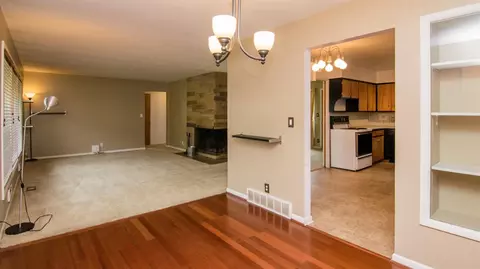 2552 Dayton Dr, Ann Arbor, MI 48108 photo 2