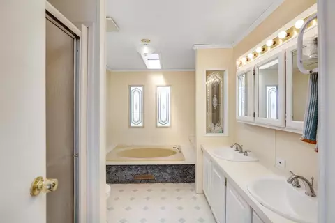 955 E Allen Rd, Howell, MI 48855 photo 14