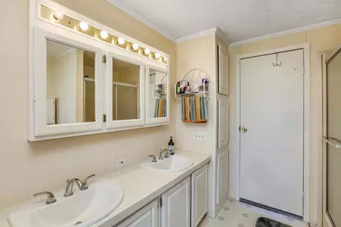 955 E Allen Rd, Howell, MI 48855 photo 15
