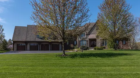 5760 Catherine Ct, Saline, MI 48176 photo 1