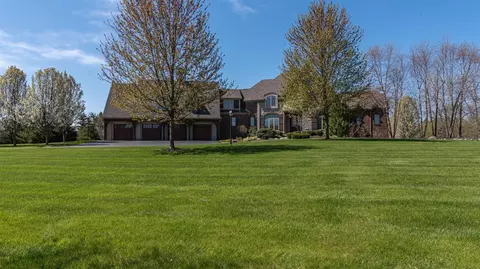 5760 Catherine Ct, Saline, MI 48176 photo 2