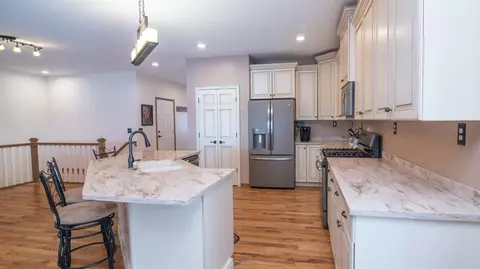 10049 Emerald Dr, Brooklyn, MI 49230 photo 25