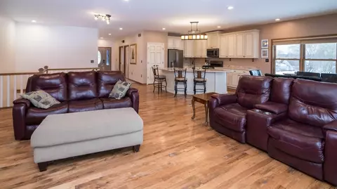 10049 Emerald Dr, Brooklyn, MI 49230 photo 3
