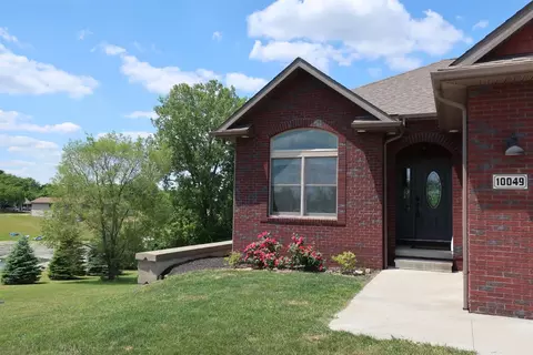 10049 Emerald Dr, Brooklyn, MI 49230 photo 2