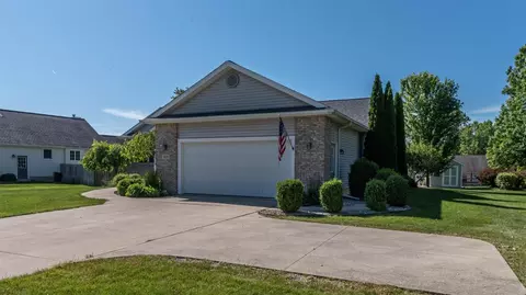 508 Red Maple Dr, Tecumseh, MI 49286 photo 3