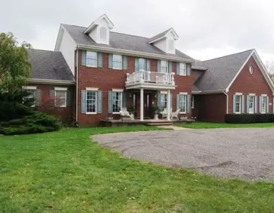 5525 Willow, Saline, MI 48176 photo 1