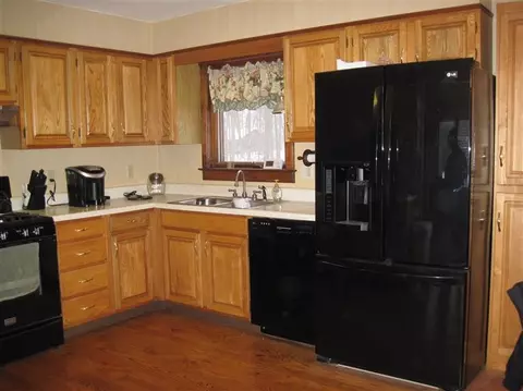7055 Wheaton, Jackson, MI 49201 photo 3