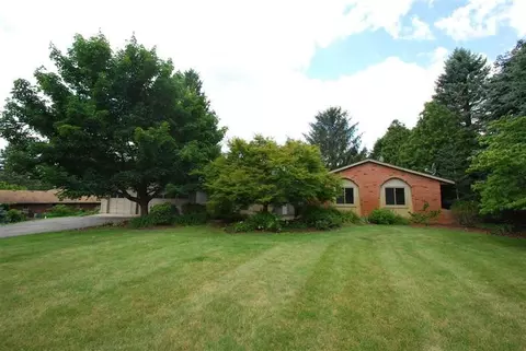 3537 E Pineview Dr, Dexter, MI 48130 photo 1